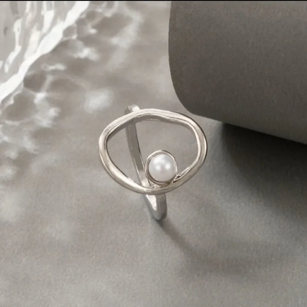2 for $18❤️‍🔥 Silver Metal Loop Faux Pearl Asymmetrical Ring Size 9 - Picture 3 of 7